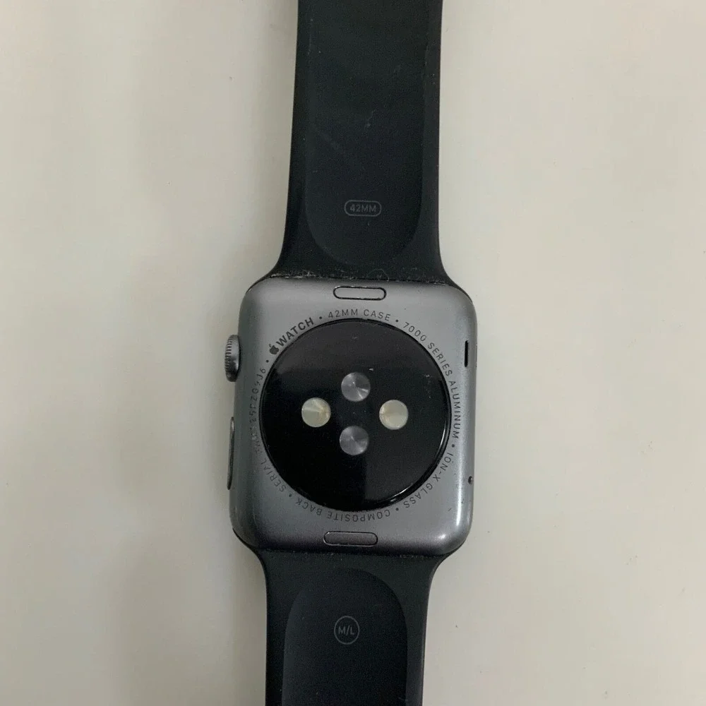 Apple Watch Series 7000 Series 42 mm Aluminum Case W/Band FOR PARTS NOT‎ WORKING